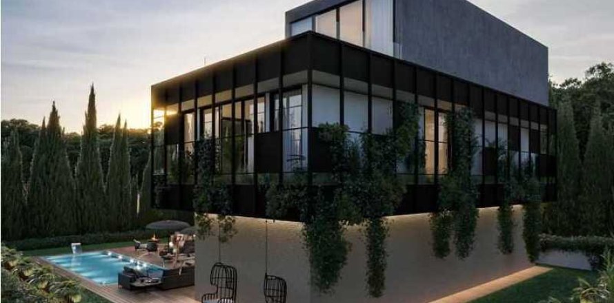 4 bedrooms House in Nicosia, Cyprus No. 30871