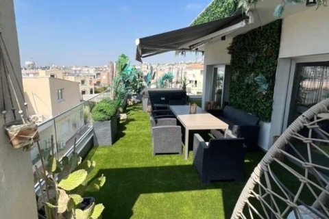 2 bedrooms Penthouse in Mesa Geitonia, Cyprus No. 33211 2