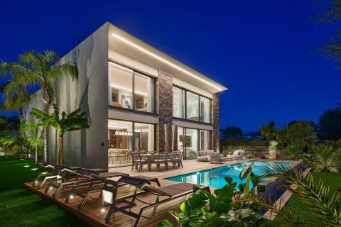 5 bedrooms Villa in Cannes, France No. 69157 12