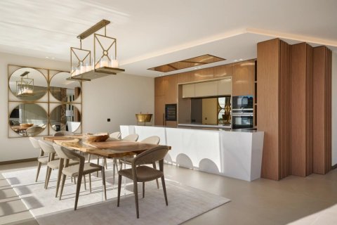 5 bedrooms Villa in Cannes, France No. 69157 7