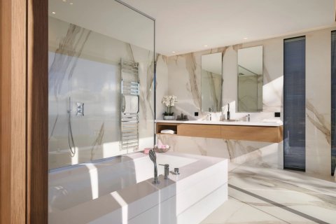 5 bedrooms Villa in Cannes, France No. 69157 10