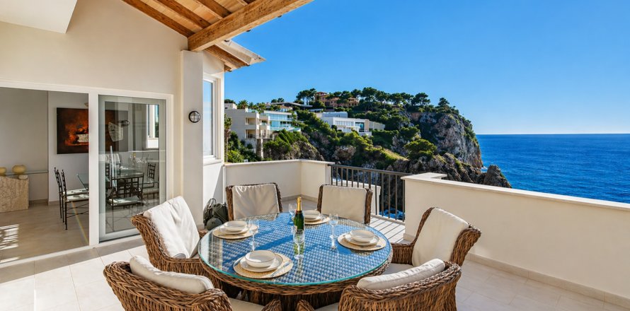 3 bedrooms Apartment in Santa Ponsa, Spain No. 127934