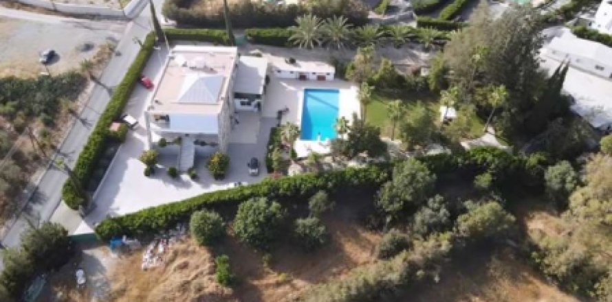 5 bedrooms Villa in Parekklisia, Cyprus No. 100554