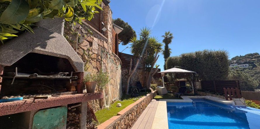 4 dormitorios House en Lloret de Mar, Spain No. 124217