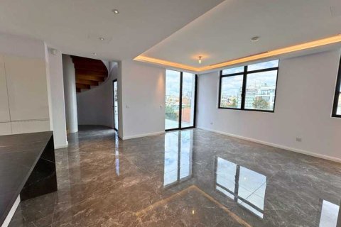 Квартира с 4 спальнями в Лимассол, Кипр №81405 4