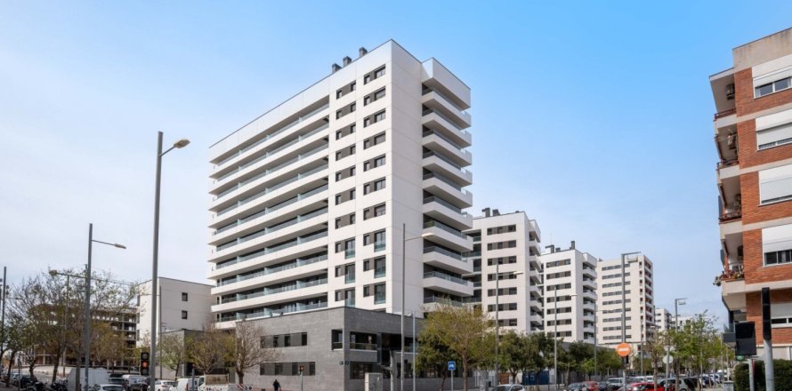 3 bedrooms Apartment in Barcelona, Spain No. 110601