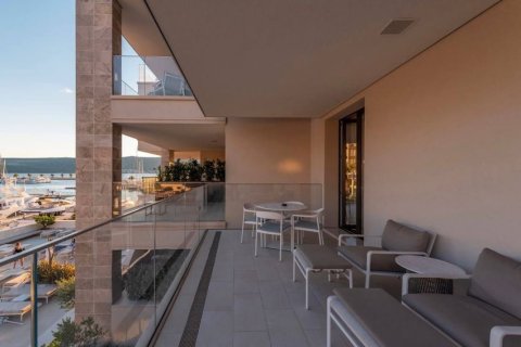 1 bedroom Apartment in Tivat, Montenegro No. 104718 9