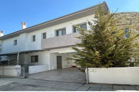 Дом с 4 спальнями в Лакатамия, Кипр №101743 1