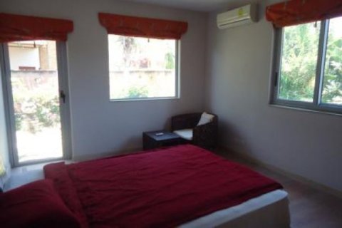 4 bedrooms Land in Ko Lanta Yai, Thailand No. 96569 4