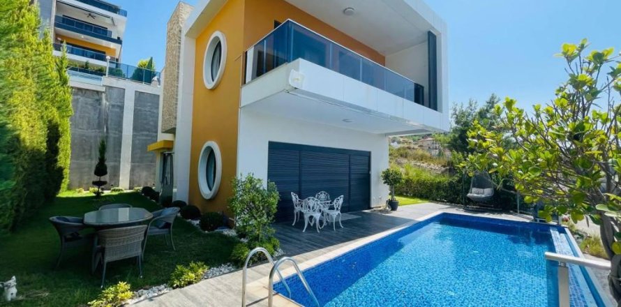 5 habitaciones Villa en Kargicak, Turkey No. 17695