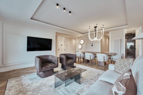 3 dormitorios Apartment en Madrid, Spain No. 126186 1