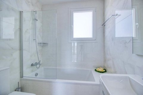 3 bedrooms Apartment in Limassol, Cyprus No. 106341 9