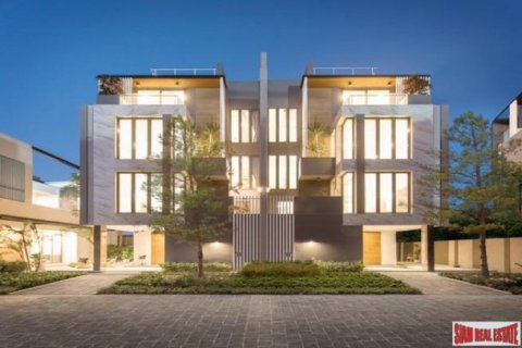 3 bedrooms Villa in Bangkok, Thailand No. 96980 1