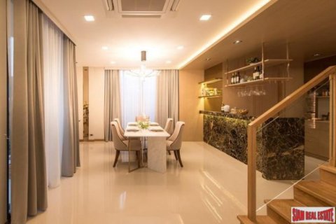 3 bedrooms Villa in Bangkok, Thailand No. 96980 9