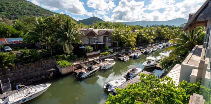3 bedrooms Apartment in Black River, Mauritius No. 79800
