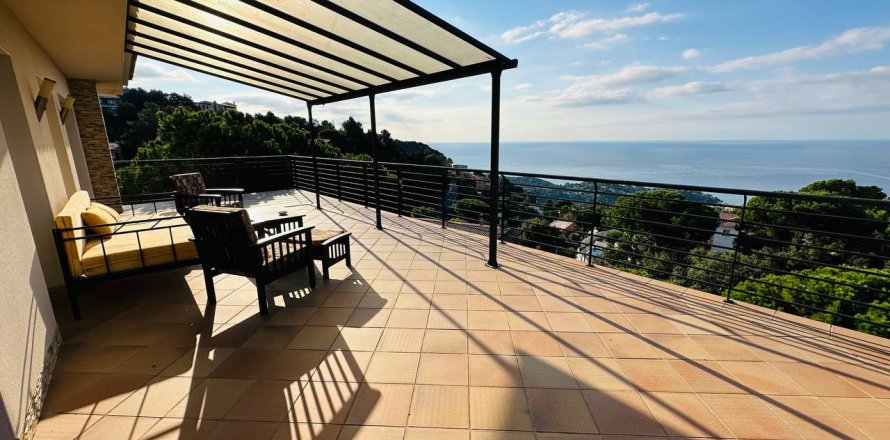 7 bedrooms Villa in Lloret de Mar, Spain No. 117022