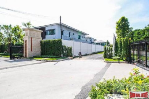 4 bedrooms Villa in Bangkok, Thailand No. 96302 6