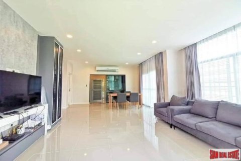 4 bedrooms Villa in Bangkok, Thailand No. 96302 2