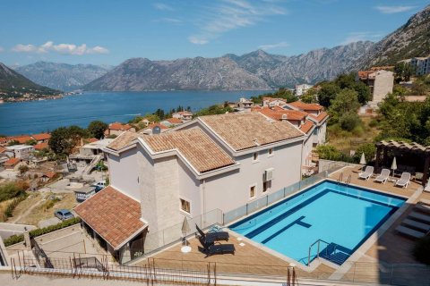 2 bedrooms Apartment in Kotor, Montenegro No. 66960 4