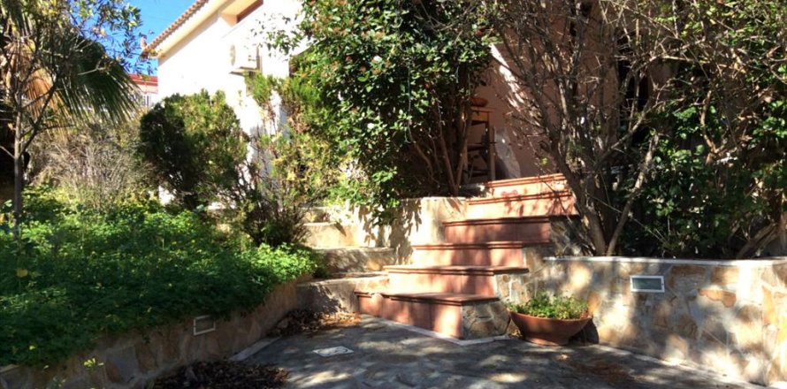 4 bedrooms House in Vari, Greece No. 59185