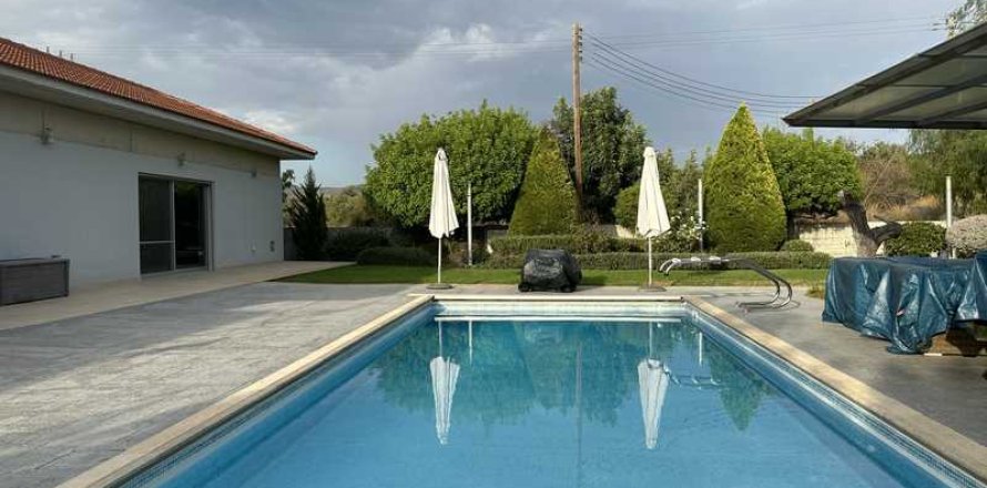 4 bedrooms House in Palodeia, Cyprus No. 66532