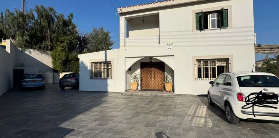 Дом с 4 спальнями в Агиос Тихонас, Кипр №79885