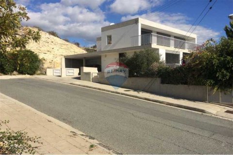 4 bedrooms Villa in Limassol, Cyprus No. 52600 2