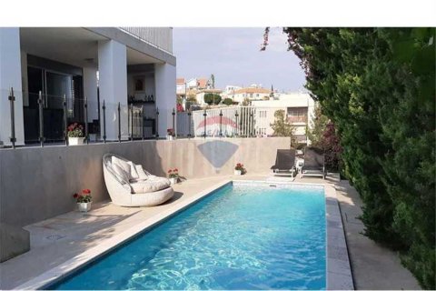 4 bedrooms Villa in Limassol, Cyprus No. 52600 3