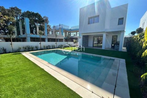 5 bedrooms House in Strovolos, Cyprus No. 78937 1