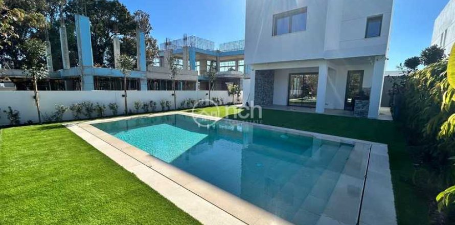 5 bedrooms House in Strovolos, Cyprus No. 78937