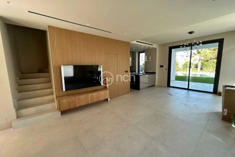 5 bedrooms House in Strovolos, Cyprus No. 78937 12