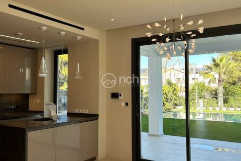 5 bedrooms House in Strovolos, Cyprus No. 78937 7