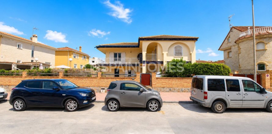 5 chambres Villa à Orihuela, Spain No. 125814