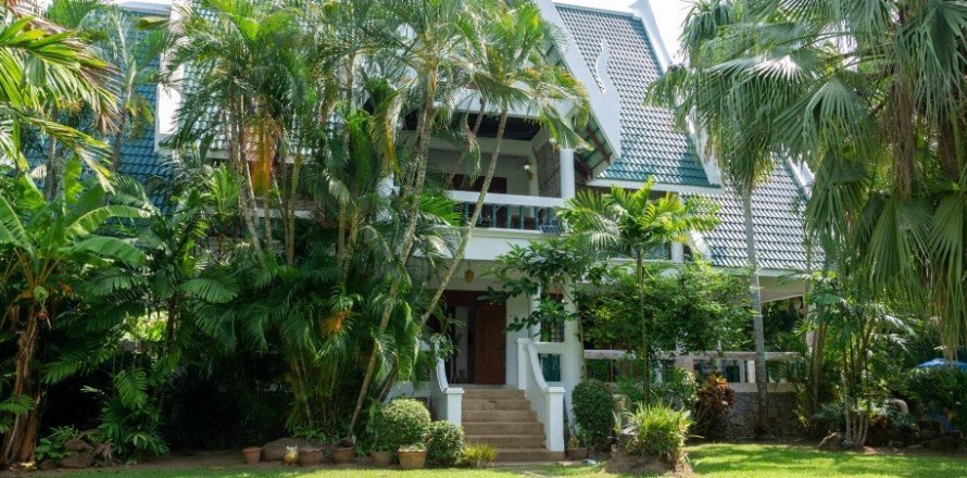 Studio Villa in Nai Harn Beach, Thailand No. 97454