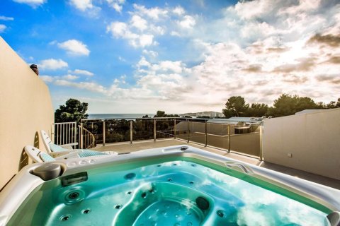 Commercial property in Platja D'aro, Spain No. 25302