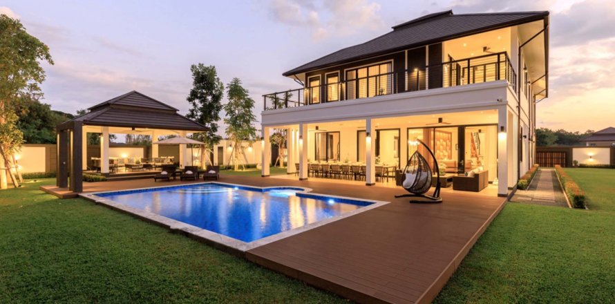 5 bedrooms House in Chiang Mai, Thailand No. 98256