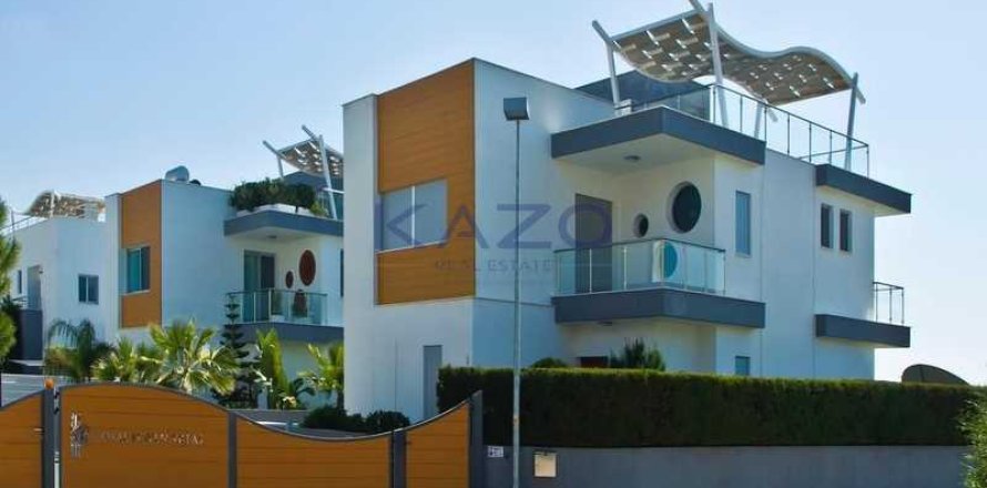 5 bedrooms Villa in Germasogeia, Cyprus No. 73655