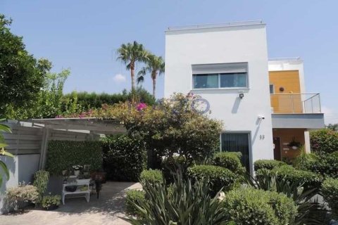 5 bedrooms Villa in Germasogeia, Cyprus No. 73655 2