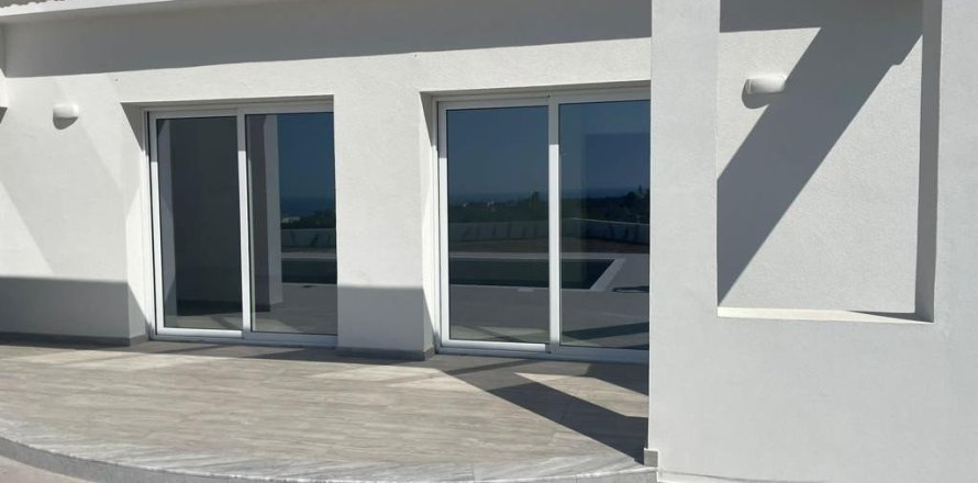 Дом с 4 спальнями в Пейя, Кипр №37253