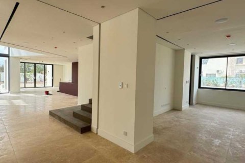 7 bedrooms House in Strovolos, Cyprus No. 100702 6