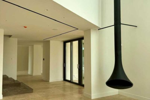 7 bedrooms House in Strovolos, Cyprus No. 100702 4