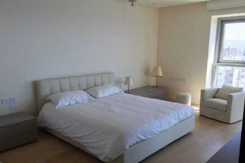 3 bedrooms Apartment in Limassol, Cyprus No. 32809 8