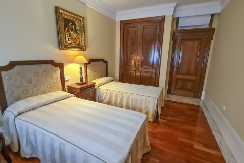 5 bedrooms Villa in Xuan Hoa, Vietnam No. 27669 17