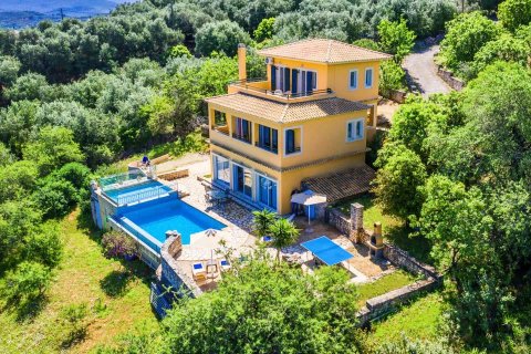 3 bedrooms Villa in Corfu, Greece No. 57995 1