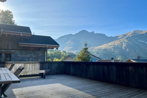 3 dormitorios Apartment en Les Belleville, France No. 100051 1