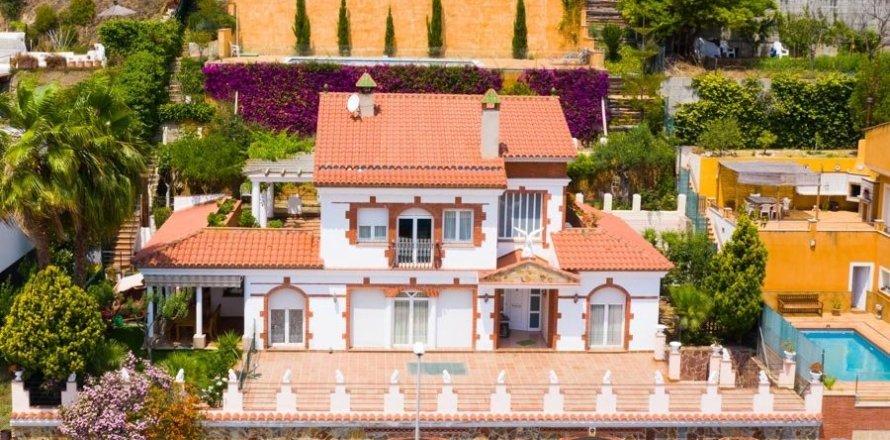 5 bedrooms Properties in Song Tu Tay, Vietnam No. 25396