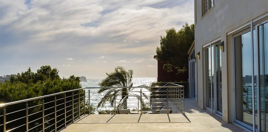 Вилла с 3 спальнями в Коста Де Ла Кальма, Испания №117335