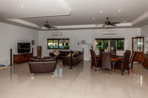 5 bedrooms Villa in Hua Hin, Thailand No. 95866 3