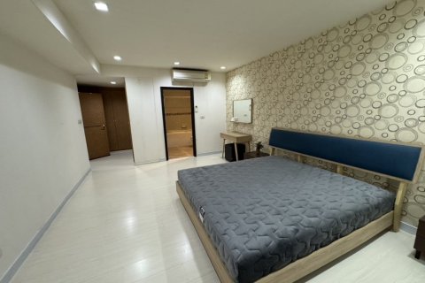 3 bedrooms Apartment in Bangkok, Thailand No. 97442 11