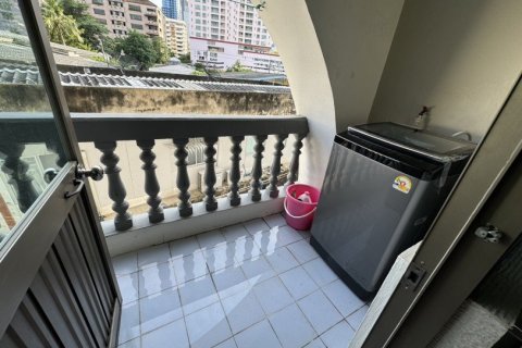 3 bedrooms Apartment in Bangkok, Thailand No. 97442 2